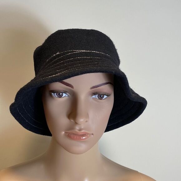 Parkhurst 100% wool black cloche hat with flower accent - Picture 1 of 8